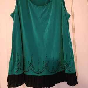 Daisy Fuentes L Green Sleeveless Blouse